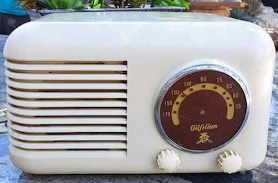 1940s Off White Bakelite Gilfillan 56C Table Tube Radio