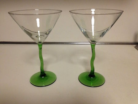 SET OF 2 LIBBEY MARTINI GLASSES WITH EMERALD GREEN CURVED STEMS HOLDS 8 OZS