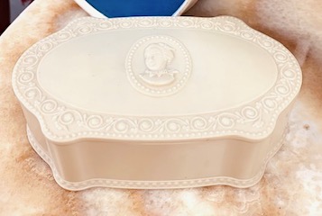 Vintage Cellulite Cameo Silhouette Jewelry Box