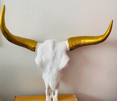 Faux Longhorn Decor, White and Gold Resin