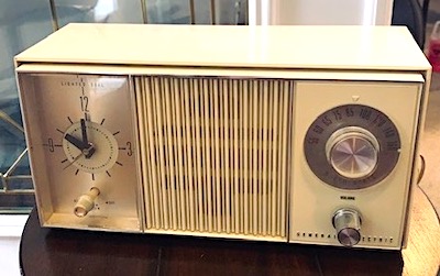 Vintage 1960s GE Alarm Clock Plastic Table AM Radio