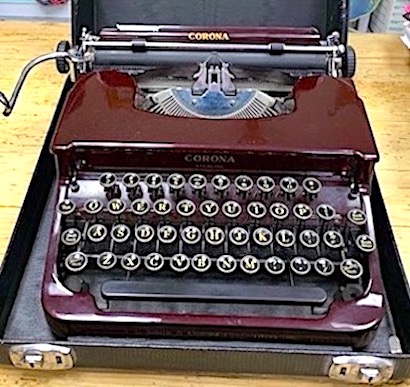 Vintage Bordeaux 1930s Royal Manual Typewriter